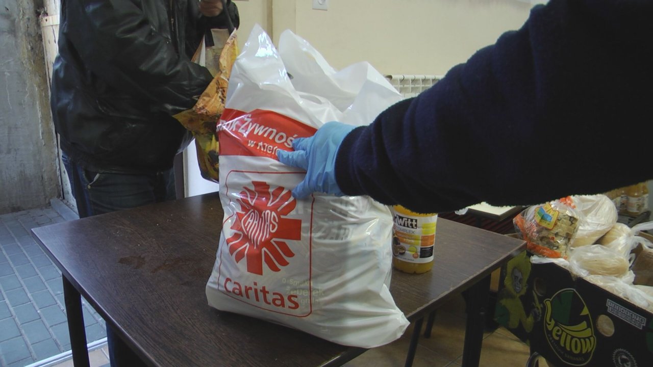 Żołnierze pomagają - 100 paczek żywności dla bezdomnych
