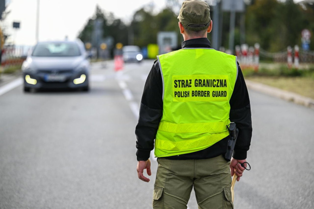 Szef MSWiA: przedłużymy tymczasowe kontrole na granicy ze Słowacją o następne 20 dni, do 2 listopada