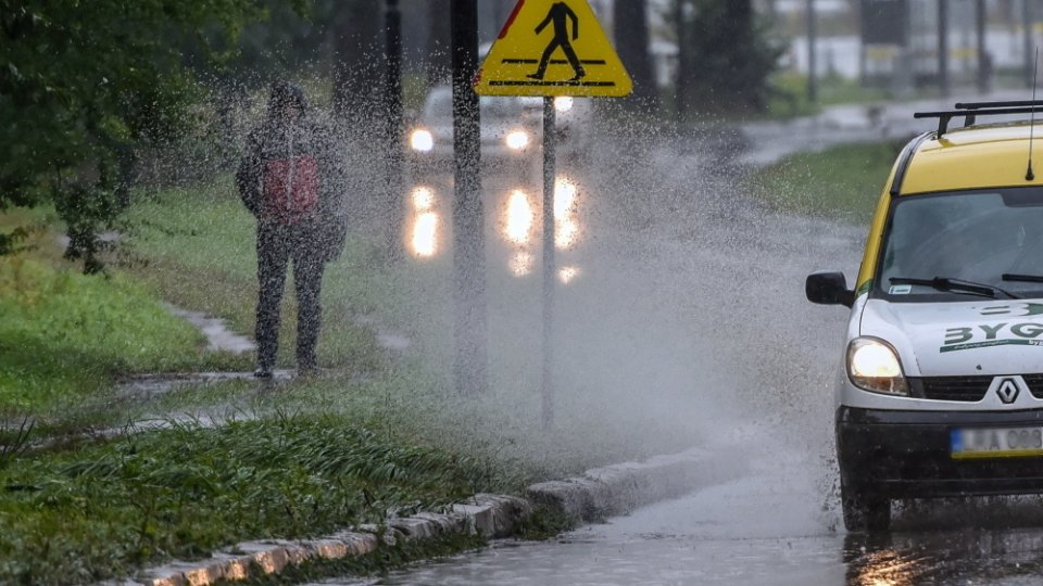 IMGW ostrzega: intensywny deszcz w ośmiu województwach