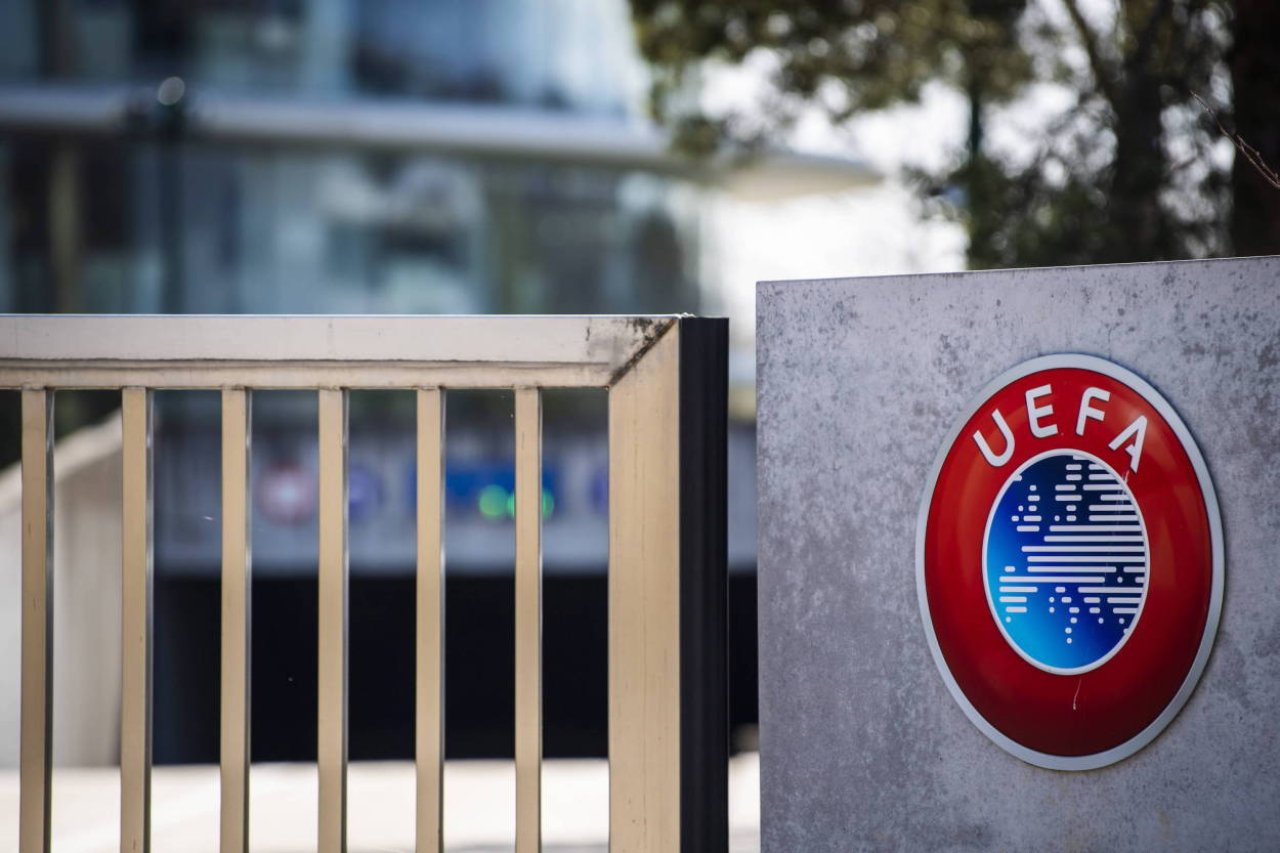 UEFA ukarała polską i albańską federację
