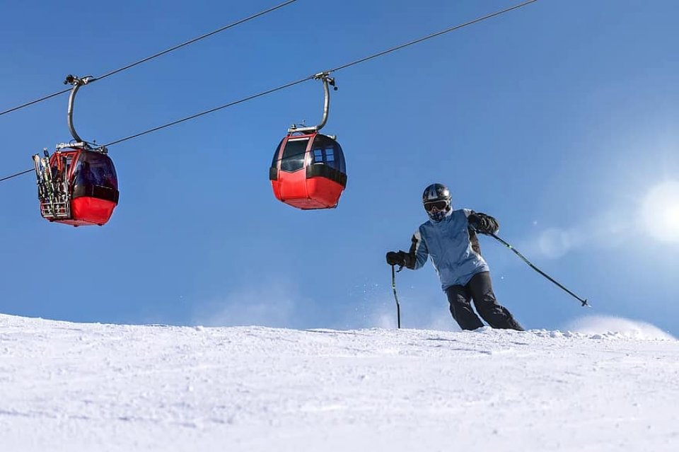 Tatry: policyjne patrole na stokach narciarskich