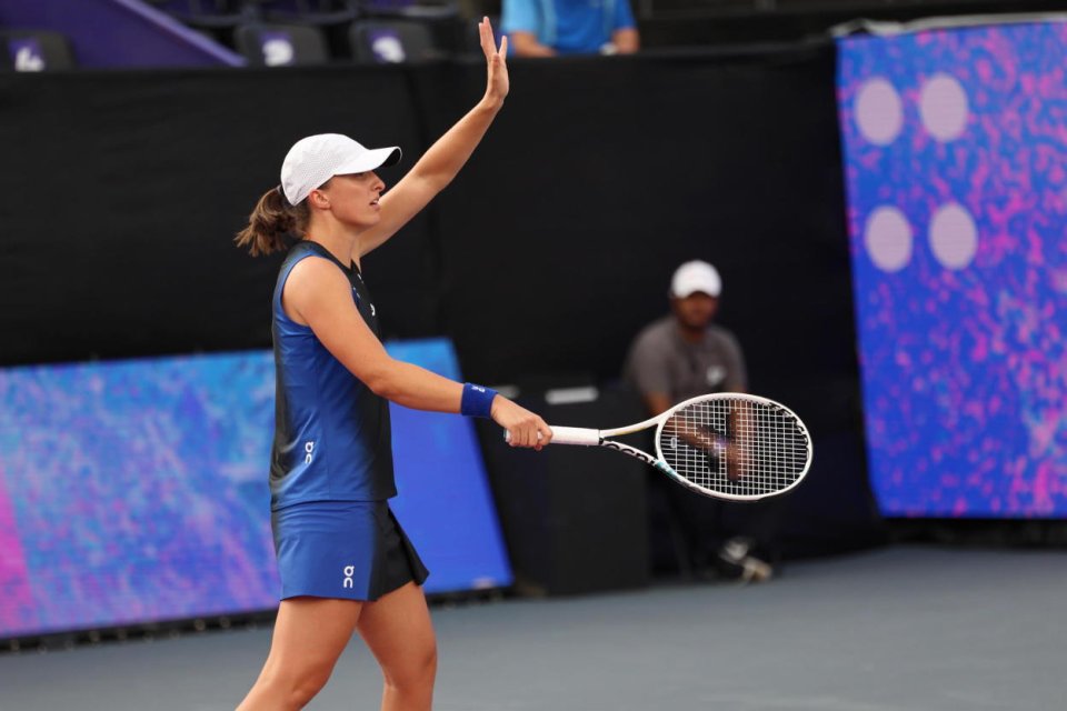 WTA Finals - Świątek pokonała Jabeur, w półfinale zagra z Sabalenką