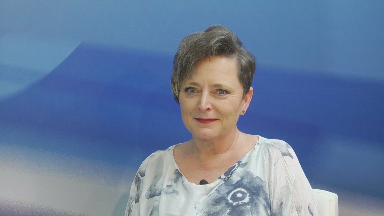 Izabella Frączyk, pisarka